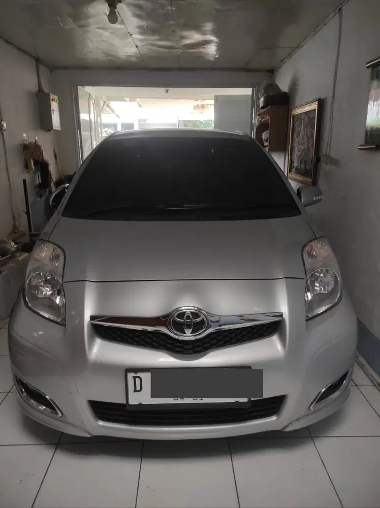 Jarang di pakai MObil yaris 2011 Kilometer rendah