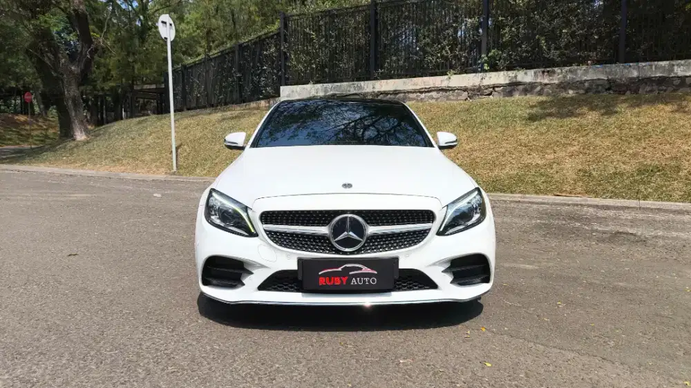 Low KM//Merc C300 AMG//2019//Like New