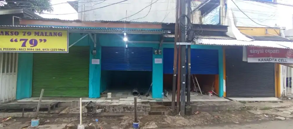 Di kontrakan tempat usaha