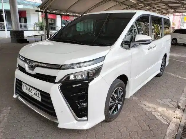 Dijual Santai: Toyota Voxy 2.0 Bensin AT 2018 Putih (Pemakaian Pribadi