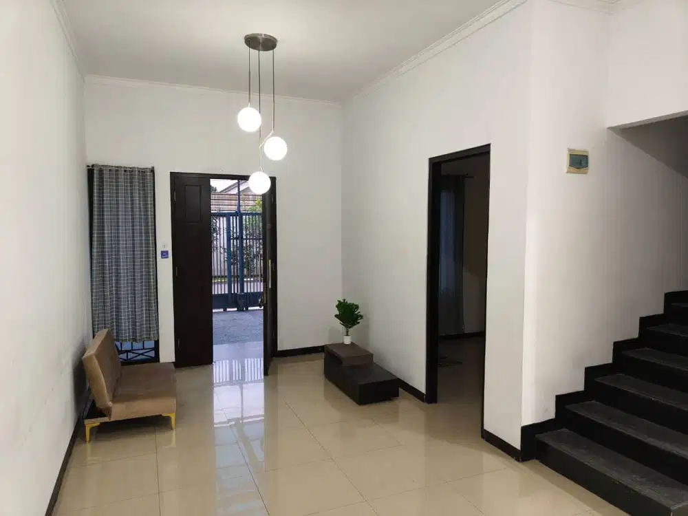 Disewakan Rumah 2 Lantai di Cluster Mekarwangi Bandung