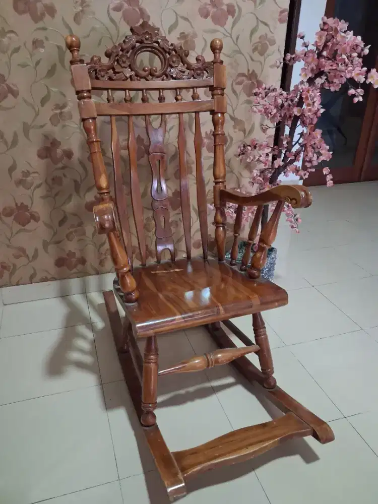 DIJUAL  KURSI GOYANG UKIR JATI