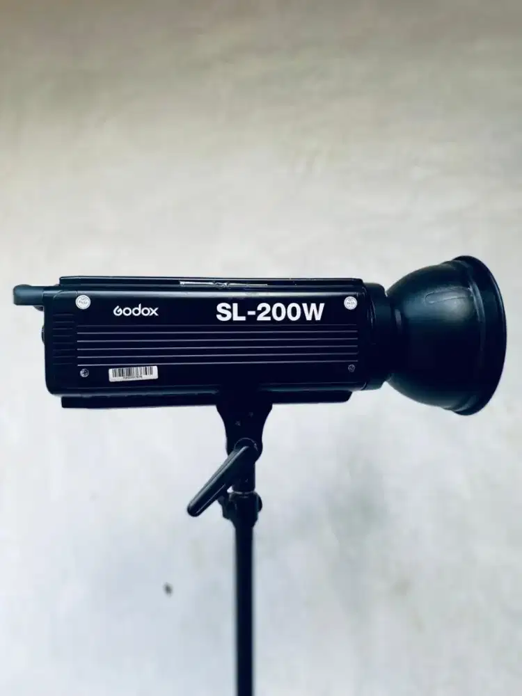 GODOX LIGHTING, LAMPU STUDIO, GODOX SL200W ORIGINAL.