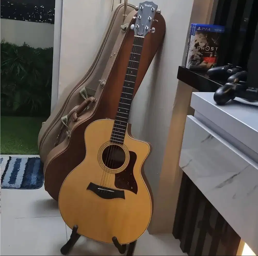 Accoustic Taylor 214 CE