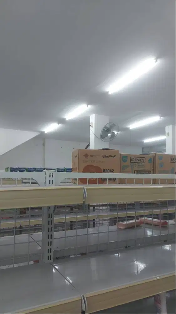 Rak stealing bekas pajangan minimarket tutup berbagai ukuran dijual