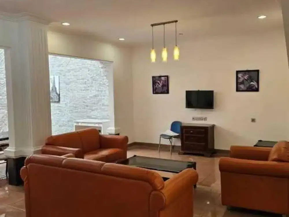 Dijual / Disewakan Rumah 2 Lantai di Kelapa Gading - , Parkir 3 Mobil!