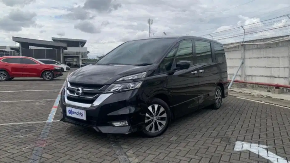 DP Murah Nissan Serena  2.0 Highway Star Bensin-AT 2019 Silver