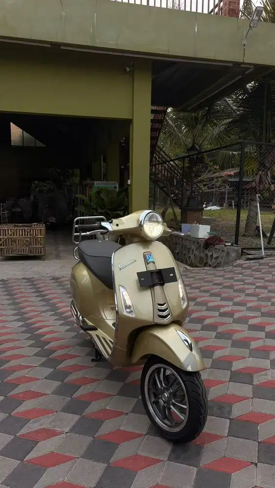 Vespa Primavera 75th Anniversary