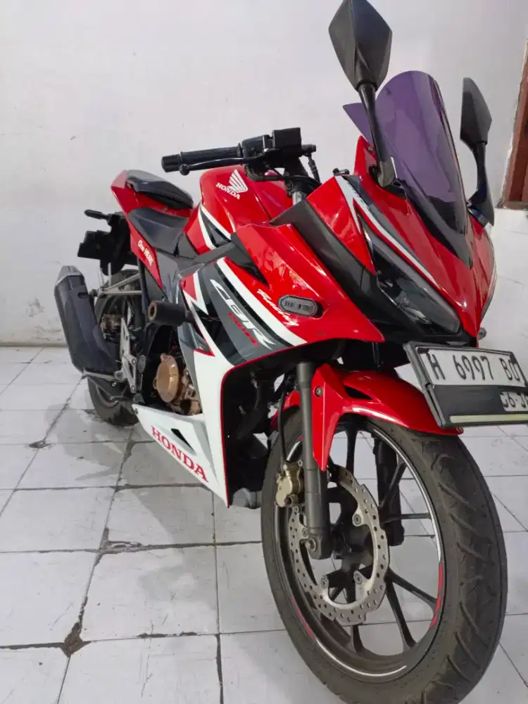honda CBR merah 2020