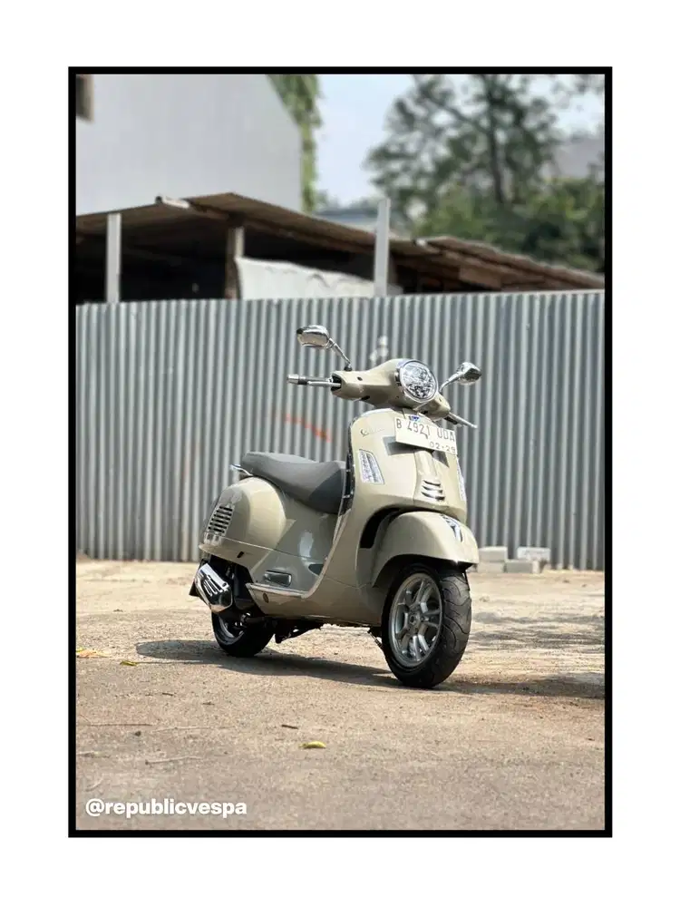 PIAGGIO VESPA GTS 150 CLASSIC 4V IGET ABS ASR KEYLESS TAHUN 2023 beige