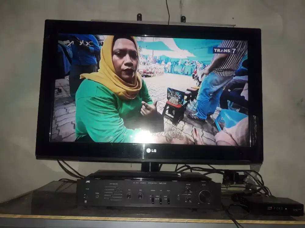 TV LCD LG 32 + STB & remote.