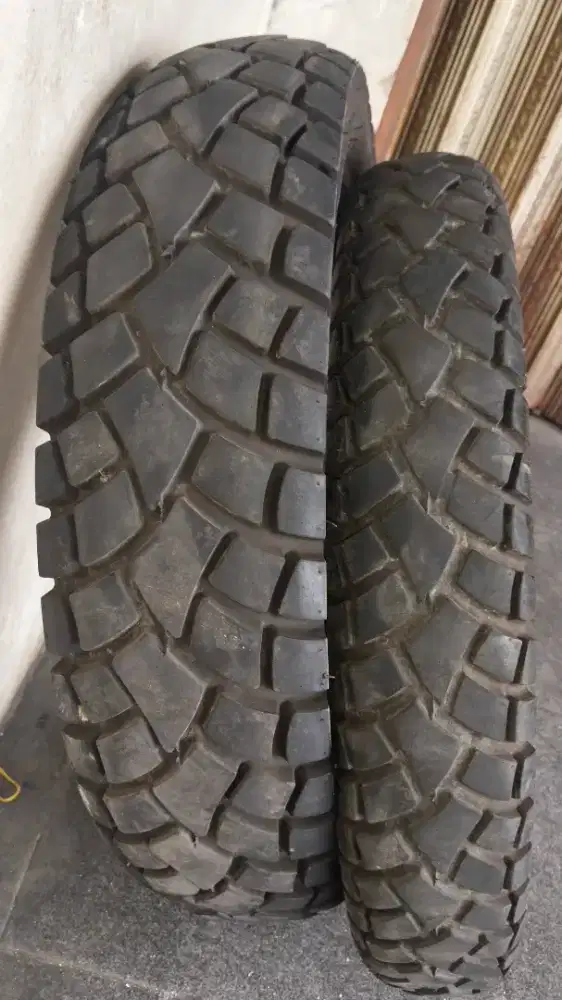 Ban motor bulat tahu kotak