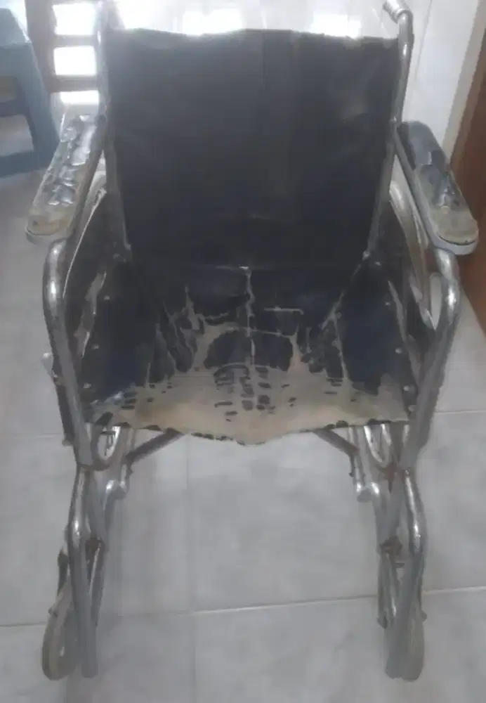 Kursi roda kesehatan