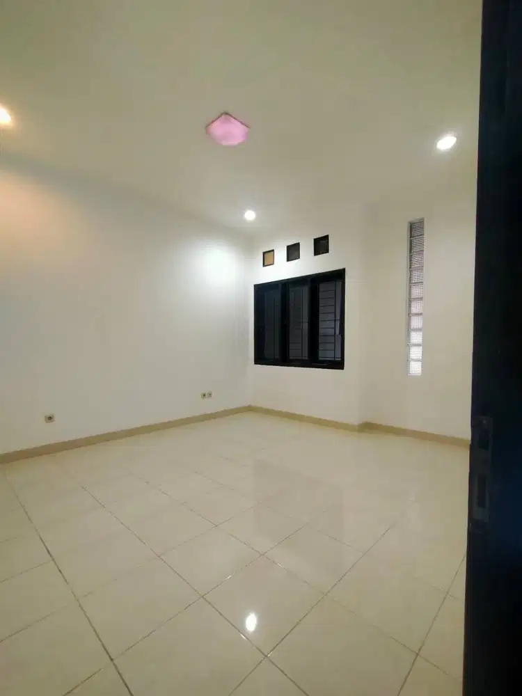Dijual Rumah Terawat Blok Favorite di Taman Kopo Indah TKI 3