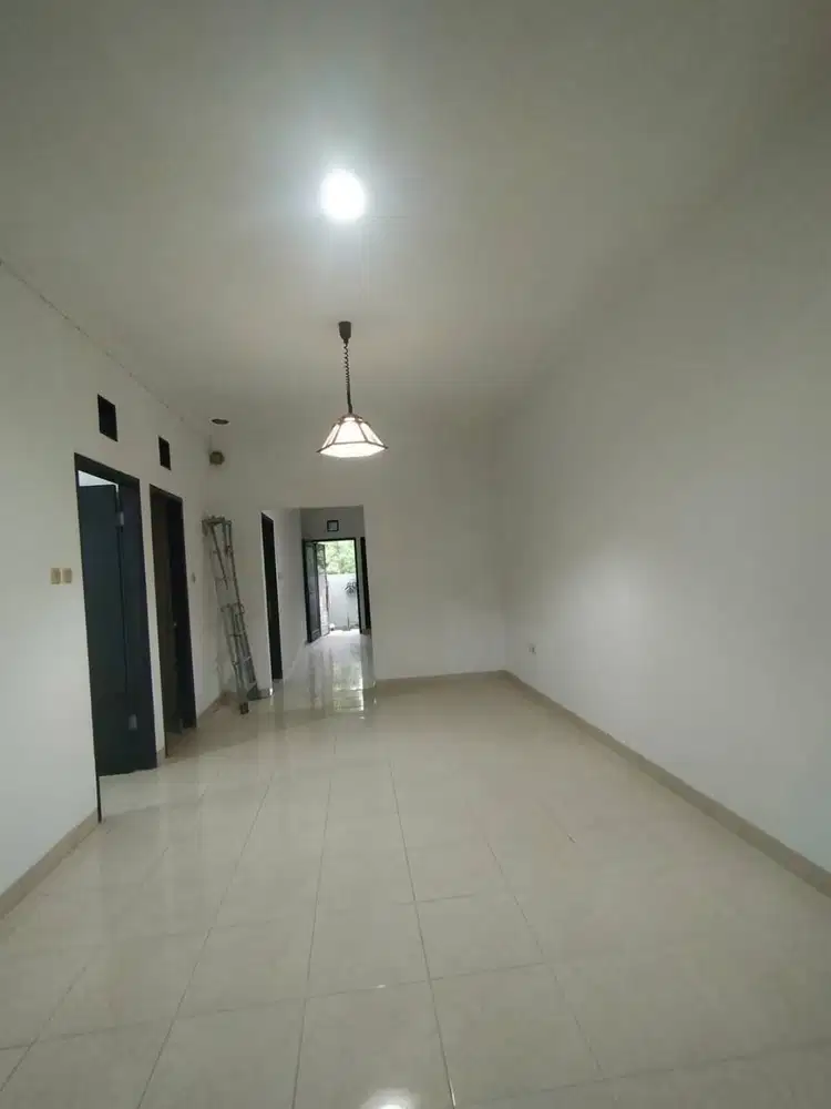 Disewakan Rumah Terawat Blok Favorite di Taman Kopo Indah TKI 3