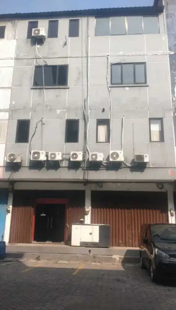 Di jual ruko  gandeng, 4 lantai hadap timur  ( harga nego )