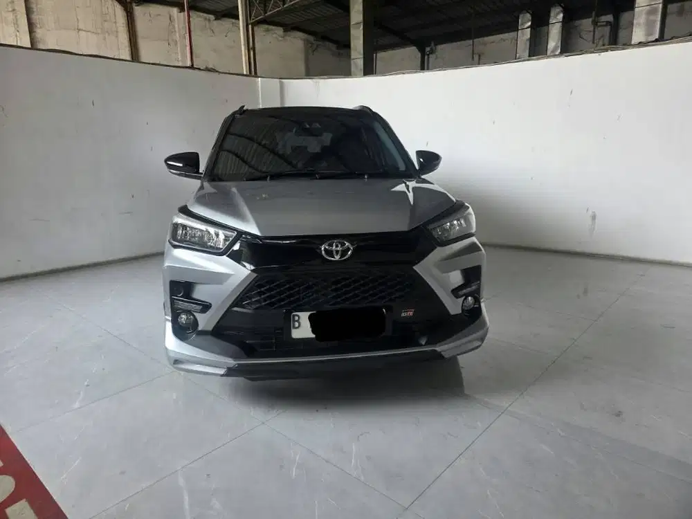 Low km 22rban Toyota Raize GR TSS Two Tone AT (Matic) 2023 Silver Hitm