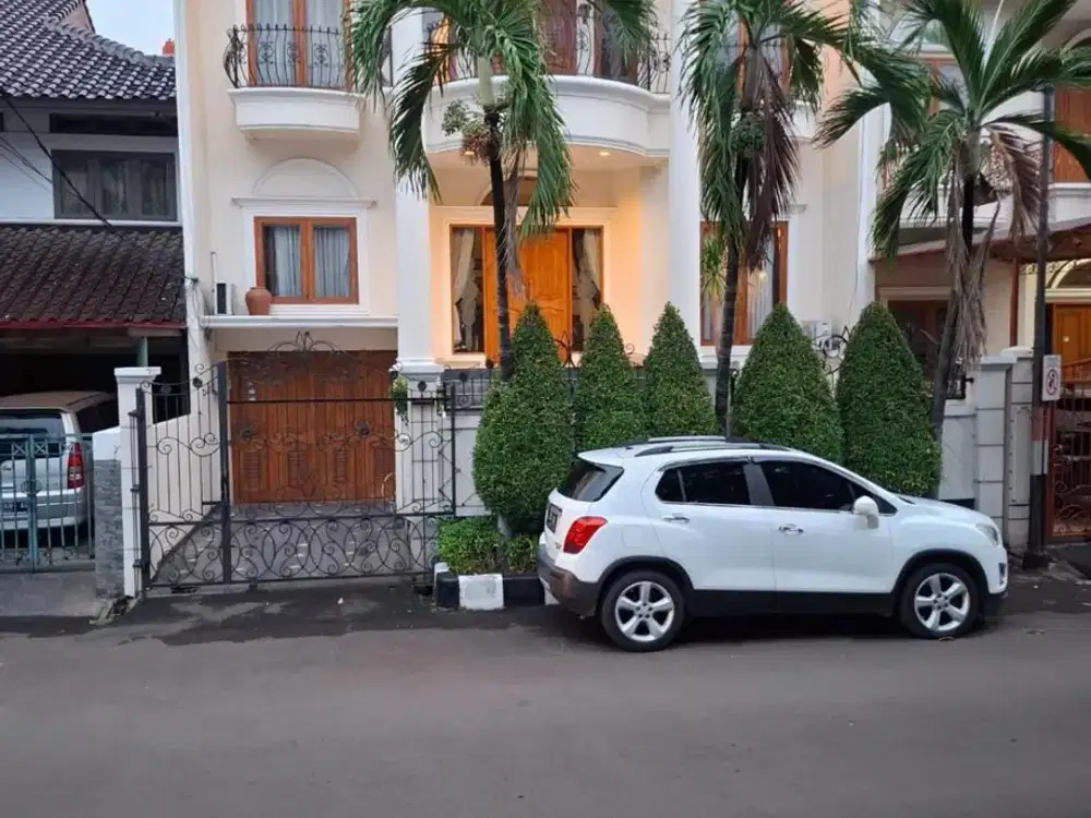 Dijual Rumah Full Furnished Kelapa Cengkir - Jakarta Utara