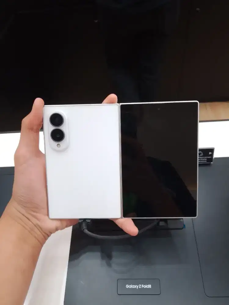 NEW SAMSUNG GALAXY Z FOLD8 WIDE