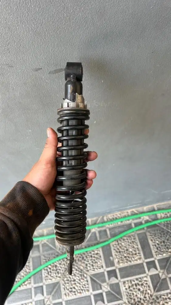 Shock belakang vespa lx