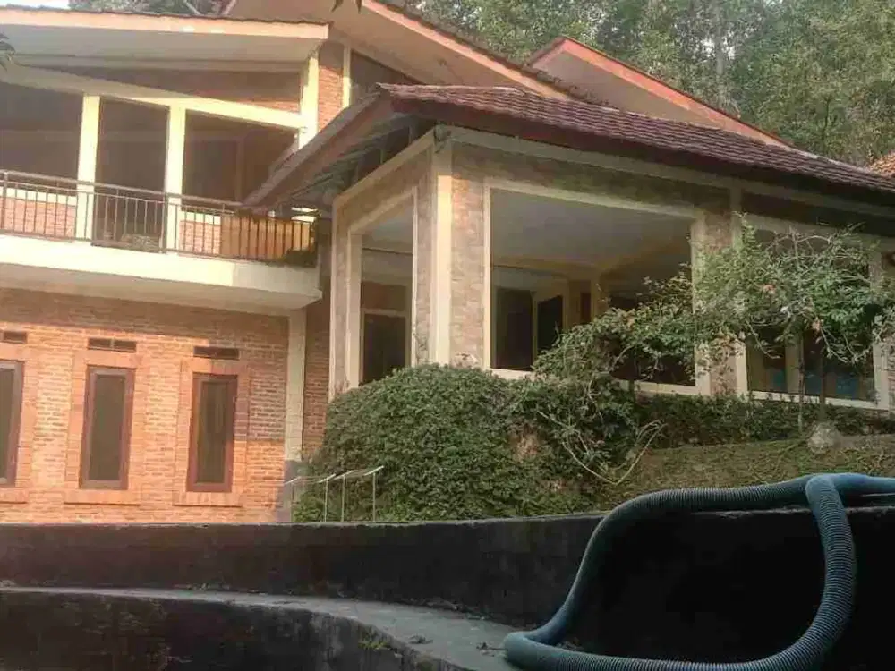 DI JUAL VILLA SIAP PAKAI.SANGAT COCOK UNTUK VILLA KELUARGA DAN JOMERSIAL .AKSES JLN BESAR MASUK BUS PREMIUM
