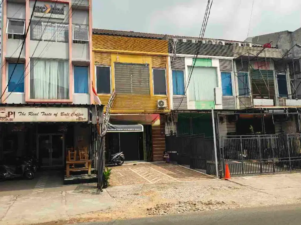 Ruko 3 lantai, Produktif dan Strategis dengan akses 2 mobil di Jalan utama Tebet, Jaksel