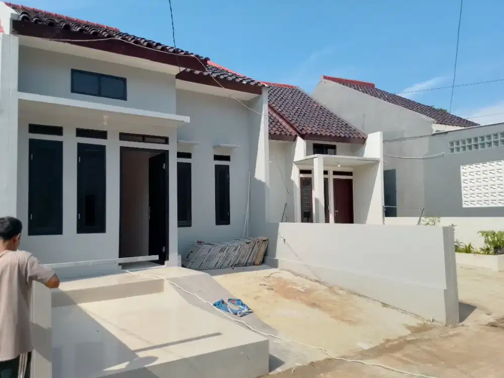 rumah baru lokasi strategis pinggir jalan raya