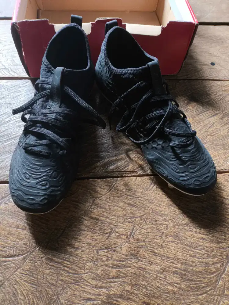 Sepatu Bola Puma