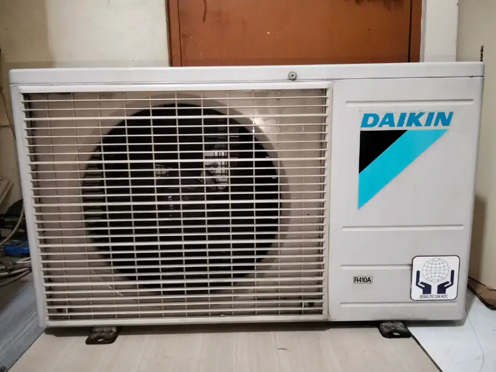 Outdor ac setengah pk Daikin thailand