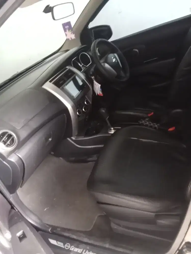 Nissan Livina X gear AT 2014 hitam
