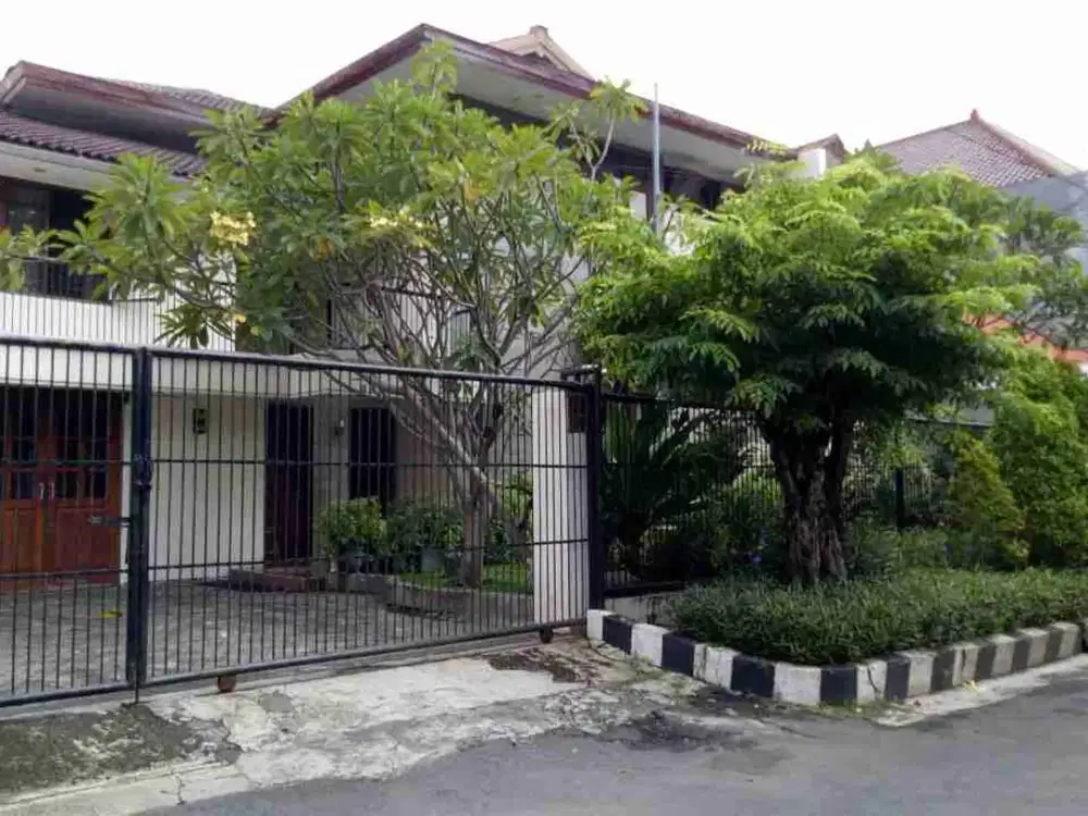 Rumah Mewah 2 Lantai Perumahan Margorejo Indah Terawat Siap huni