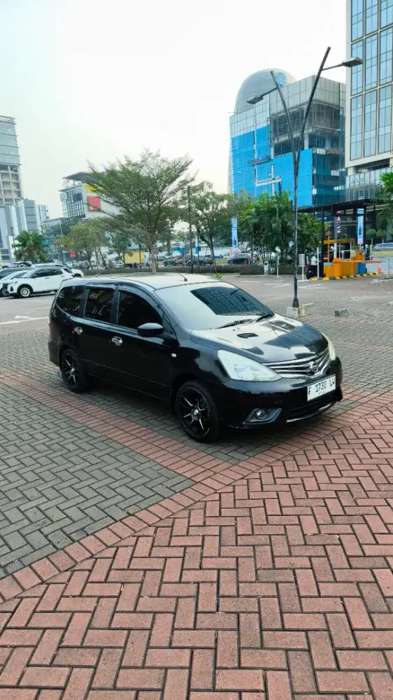 Nissan Grand Livina 1.5 XV Manual 2015 MT Hitam 1500cc