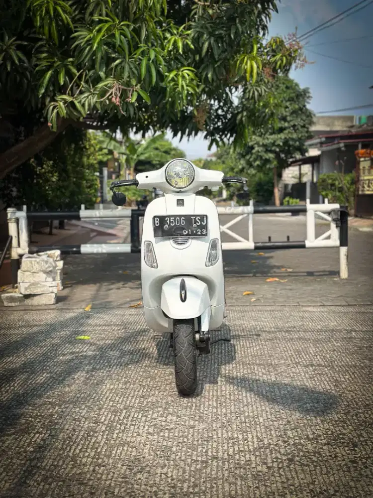 VESPA LX 150 2V 2012 PUTIH - TERMURAH SEINDONESIA