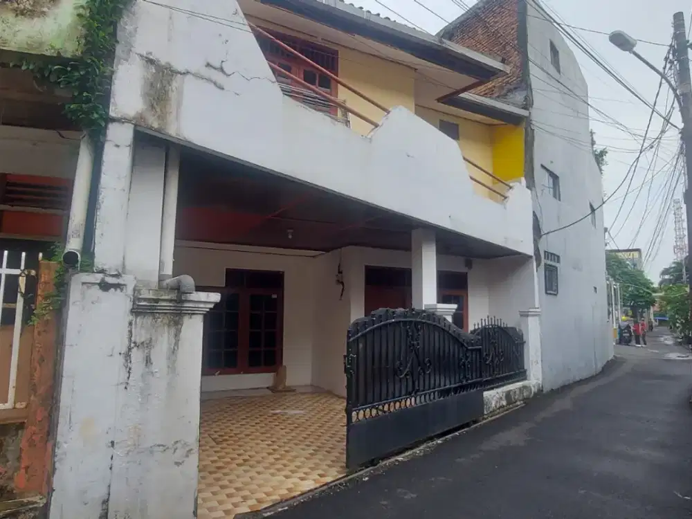Disewa Rumah 4KT Akses Jalan 1 Mobil di daerah Tebet, Jakarta Selatan