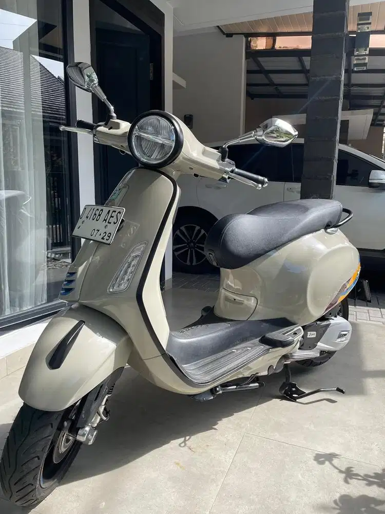 Vespa Primavera S 2024 Beige