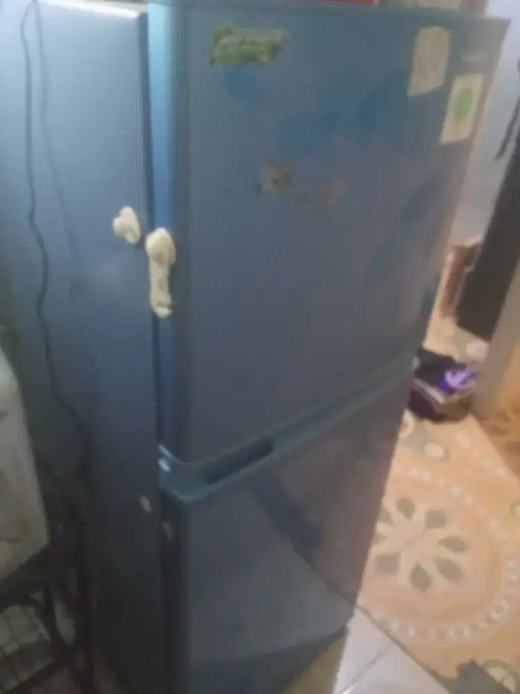 D jual kulkas merek Sharp 2 pintu