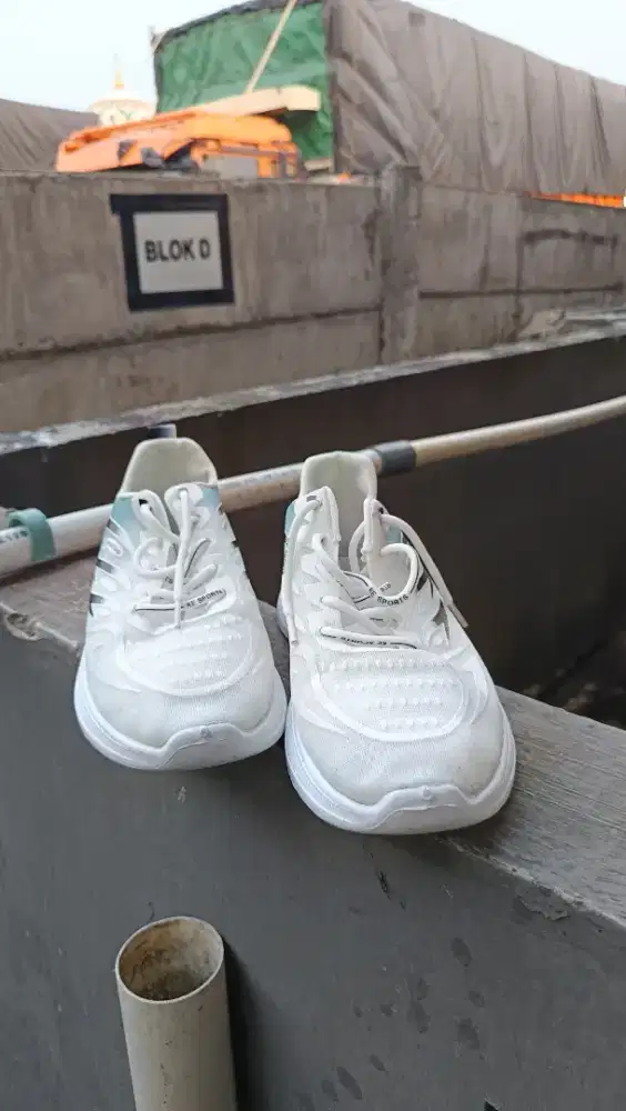 Sepatu jual aja