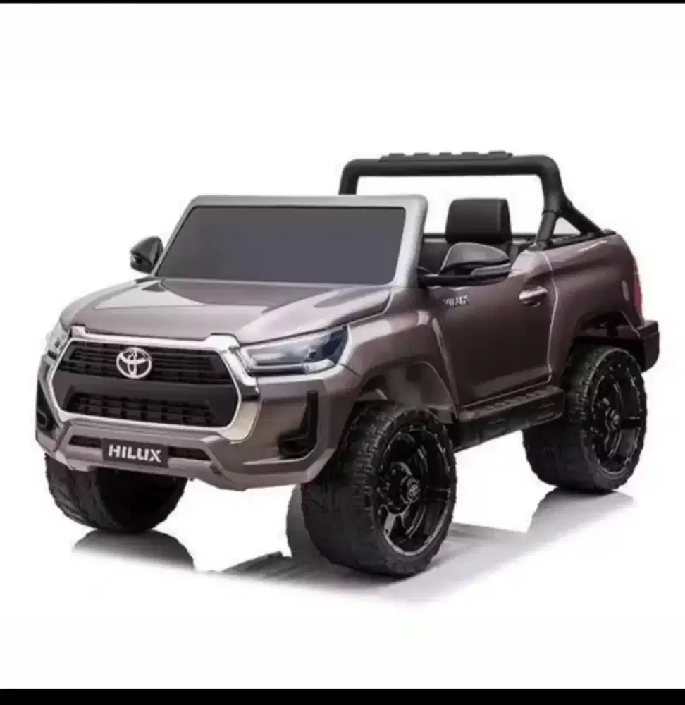 MOBIL AKI REMOTE HILUX 4WD BAN KARET JUMBO