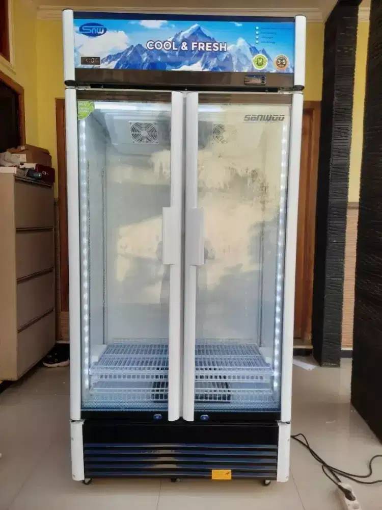 Dijual showcase sanwo 2 pintu
