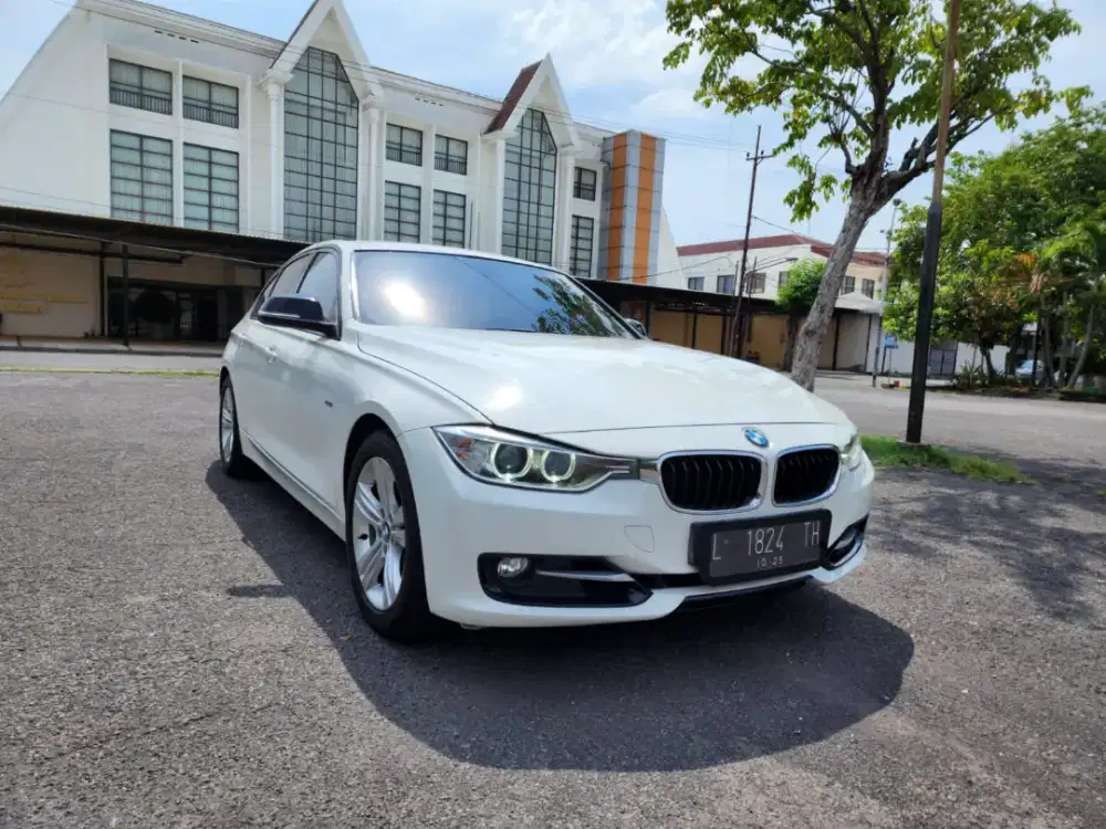 BMW 320i SPORT 2013  Odo 50 RB