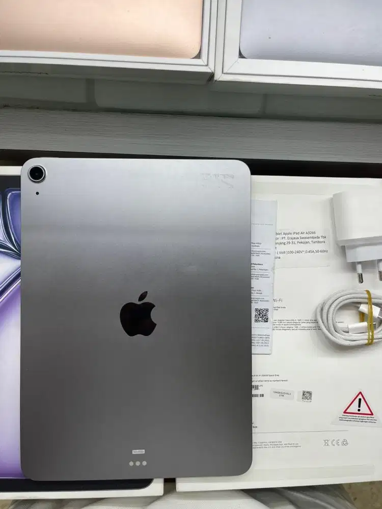 IPAD Air 7 (M3) 11-inch 256GB wifi fulset original resmi ibox bekas