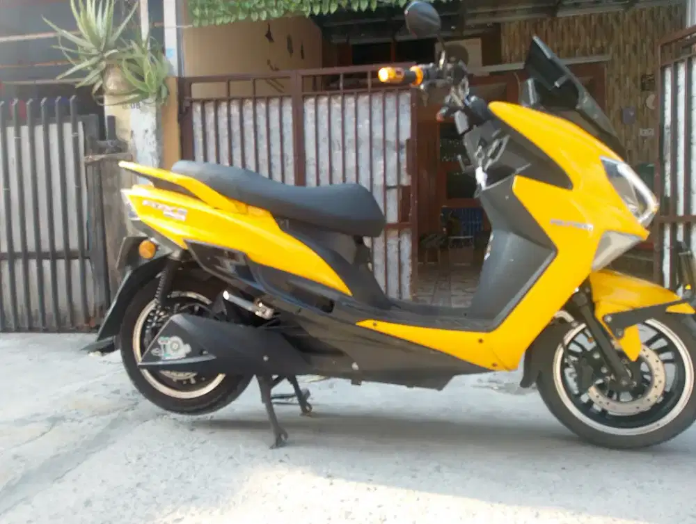 Polytron Fox R 2023 (Kuning)