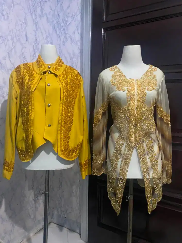 Sepasang kebaya tile payet dan beskap pengantin warna kuning gold