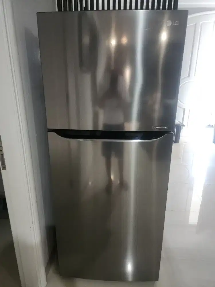 Kulkas 2 pintu LG Inventer Linear
