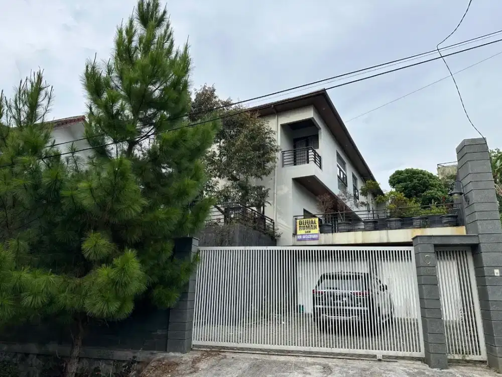 Rumah di Komplek Setiabudi regency , setia budi dengan kolam renang