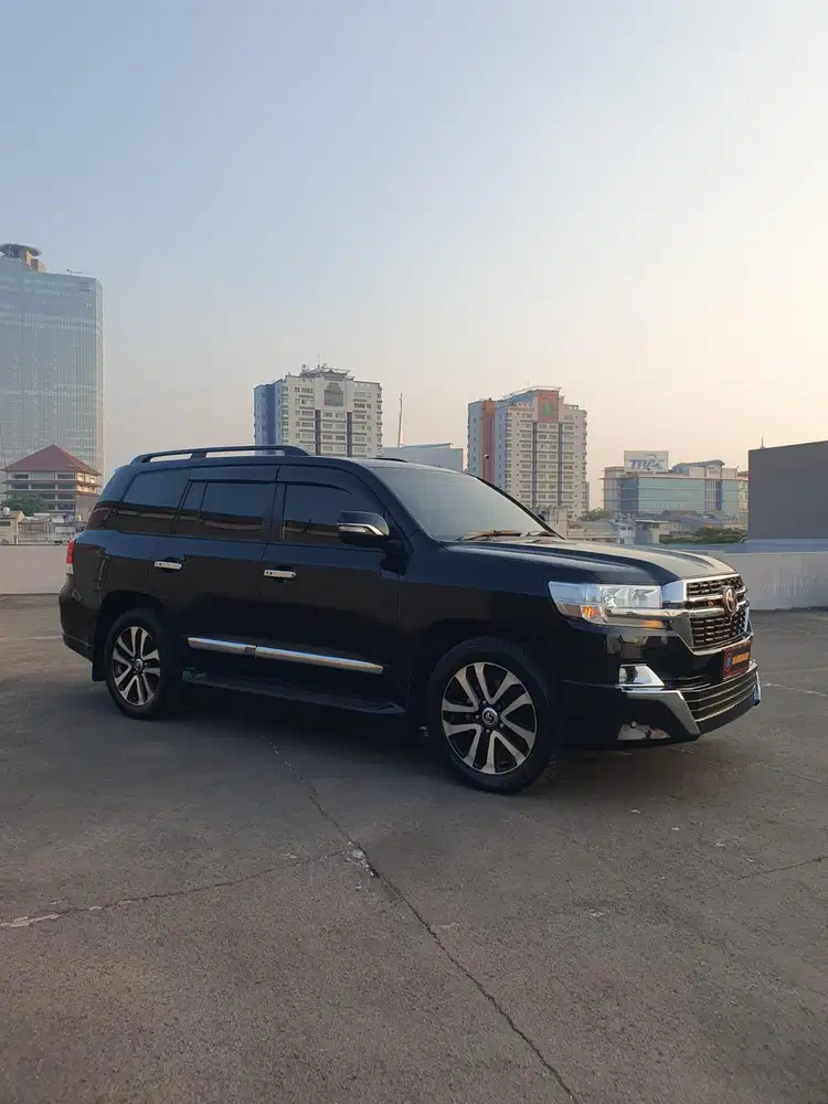 TOYOTA LAND CRUISER VXR200 2013