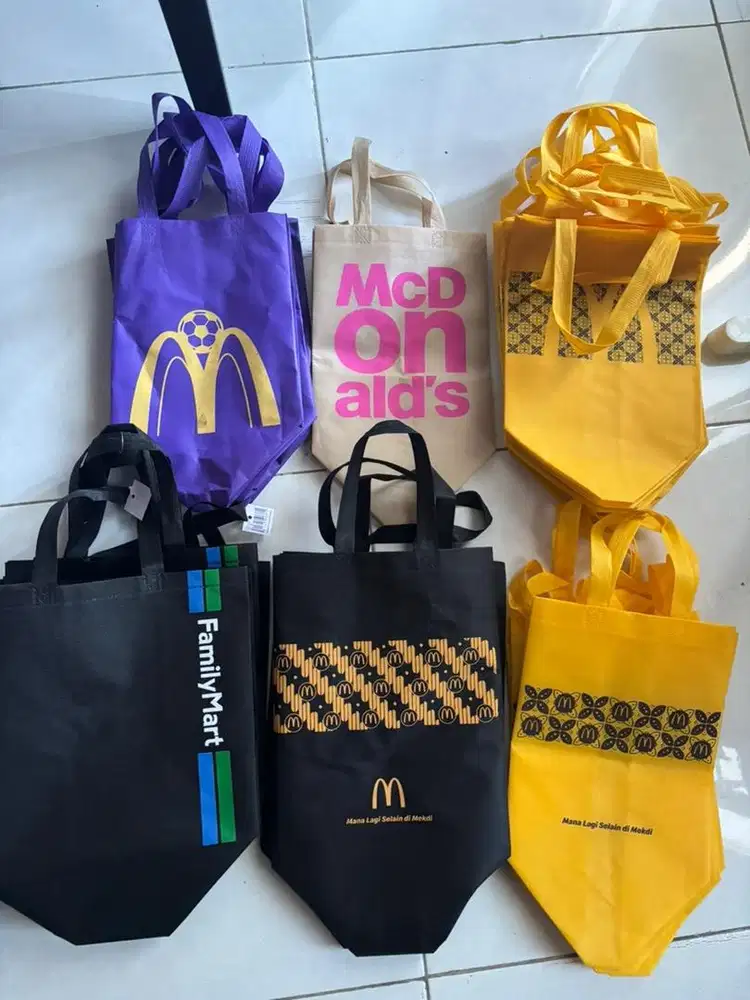 tas belanja mcd dan family mart