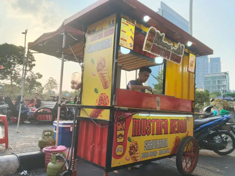 Karyawan untuk jaga kebab