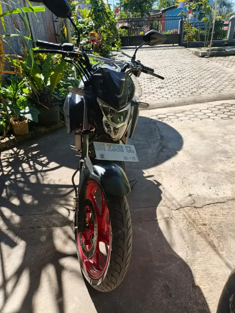 Dijual Motor CB150R Lengkap Hidup Nego Tipis
