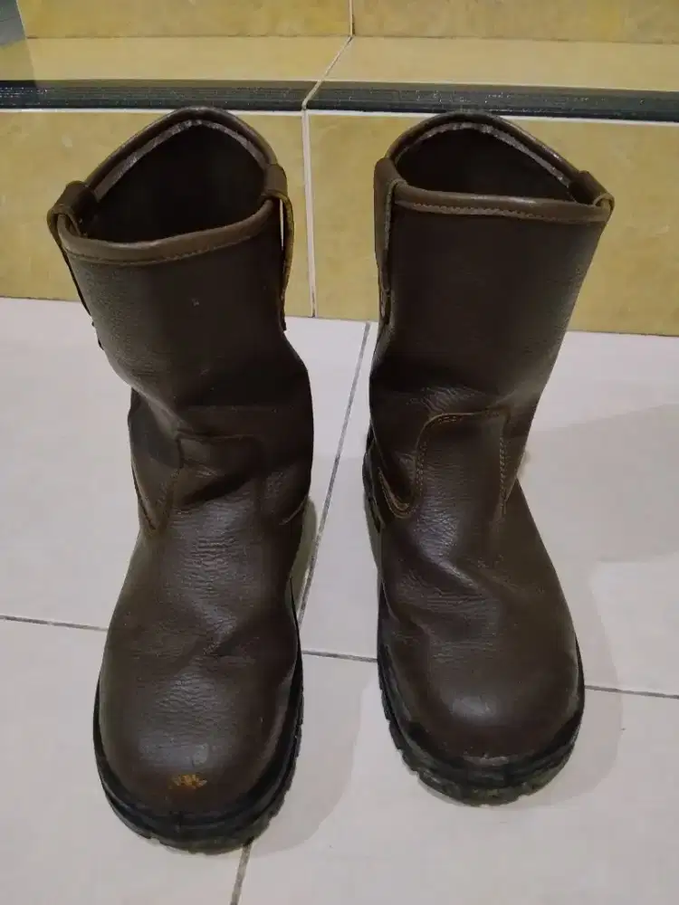 Sepatu Boot Safety